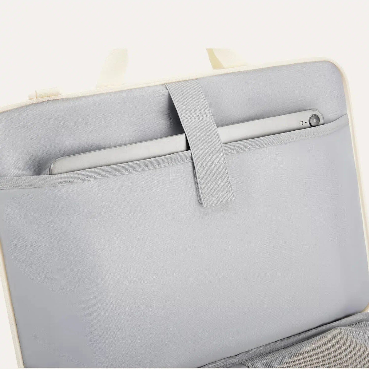 Bubble 15.6" Laptop Sleeve Pro - Image 17