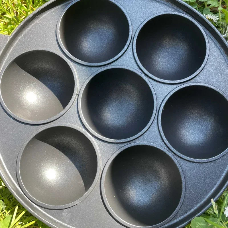 7 Hole Cake Cooking Pan Cast Iron Omelette Pan Non-stick Cooking Pot Breakfast Egg Cooking Pie Cake Mold Cookware Kitchenware