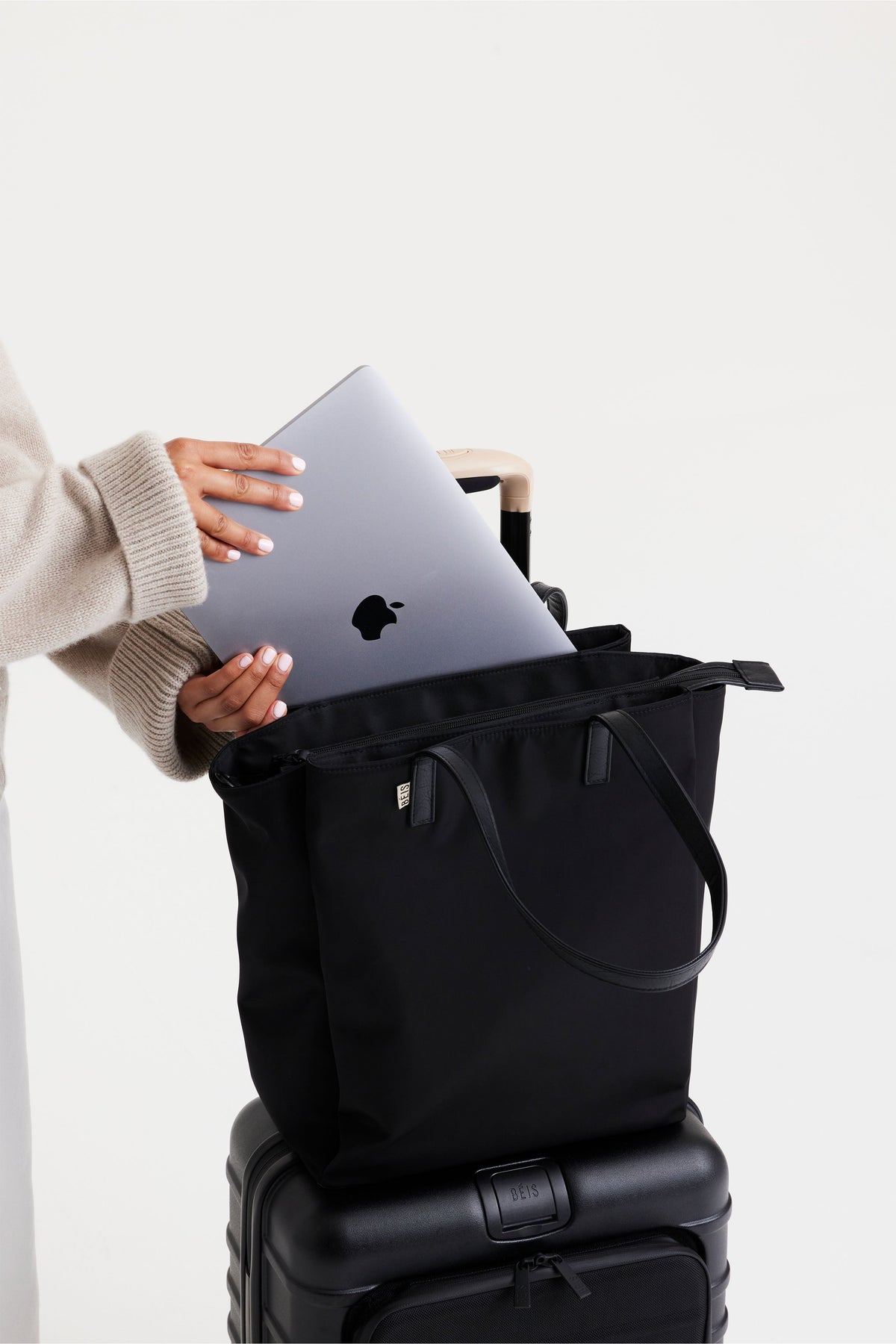 The Commuter Tote in Black - Image 8