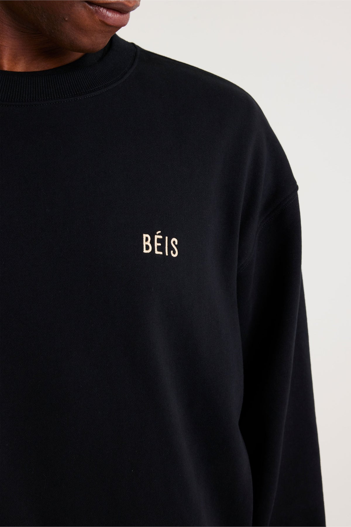 The Sweatshirt in Black - Image 6
