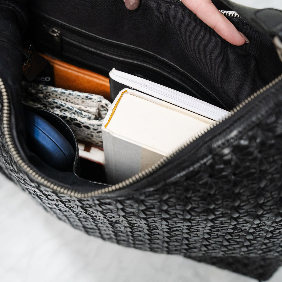 Isabel Leather Shoulder Bag - Image 10