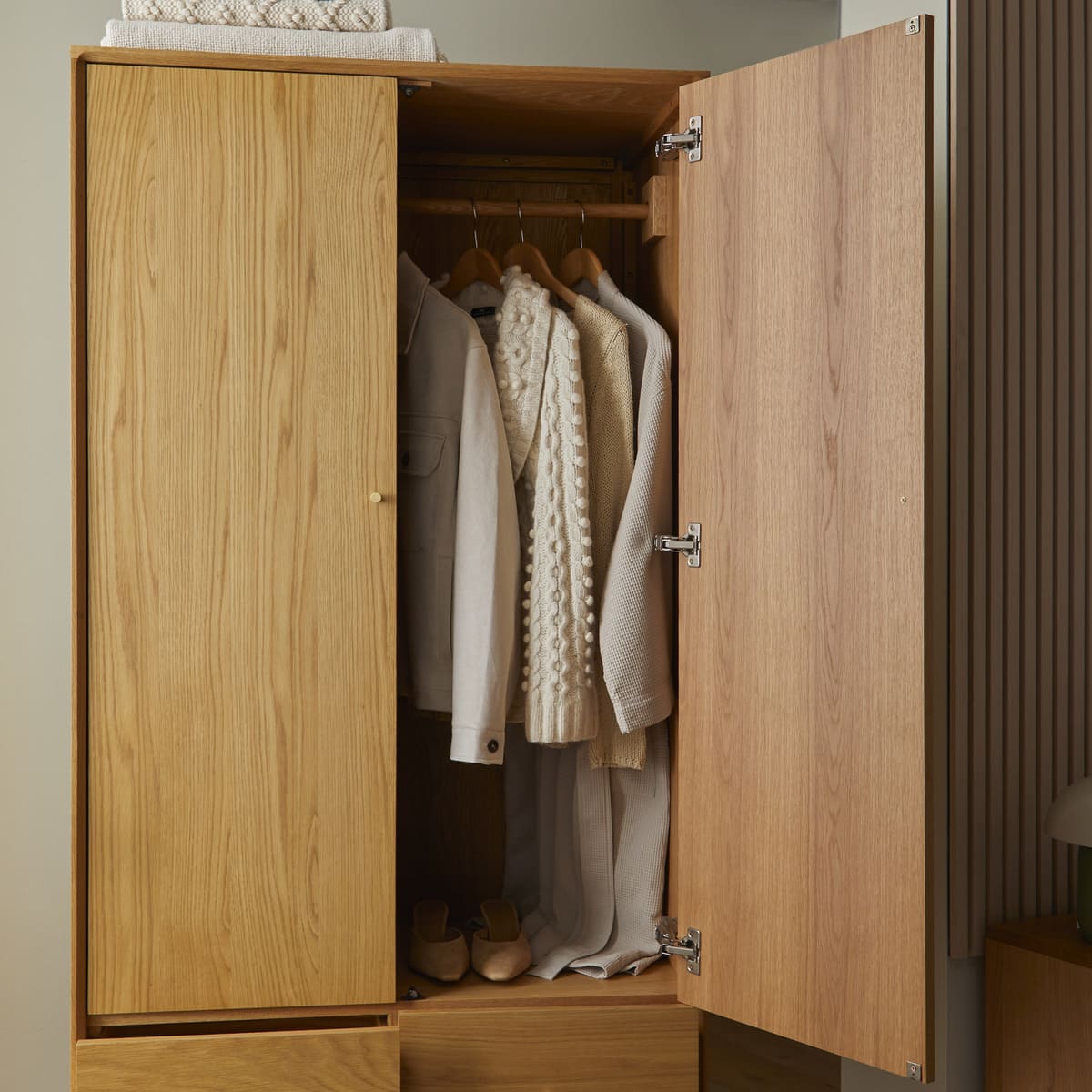 Wright Oak Wardrobe - Image 2