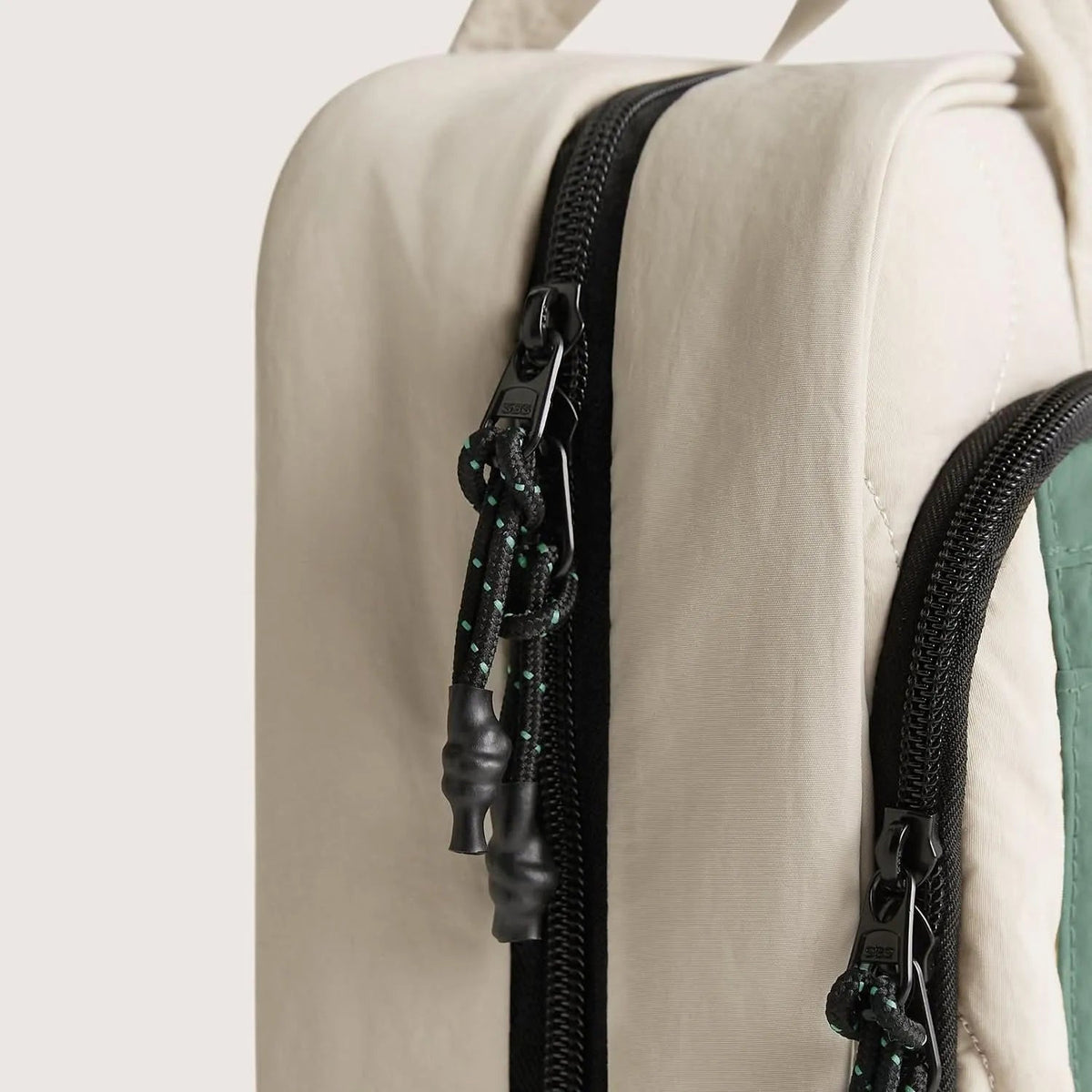 Paz Hanging Toiletry Bag - Image 15