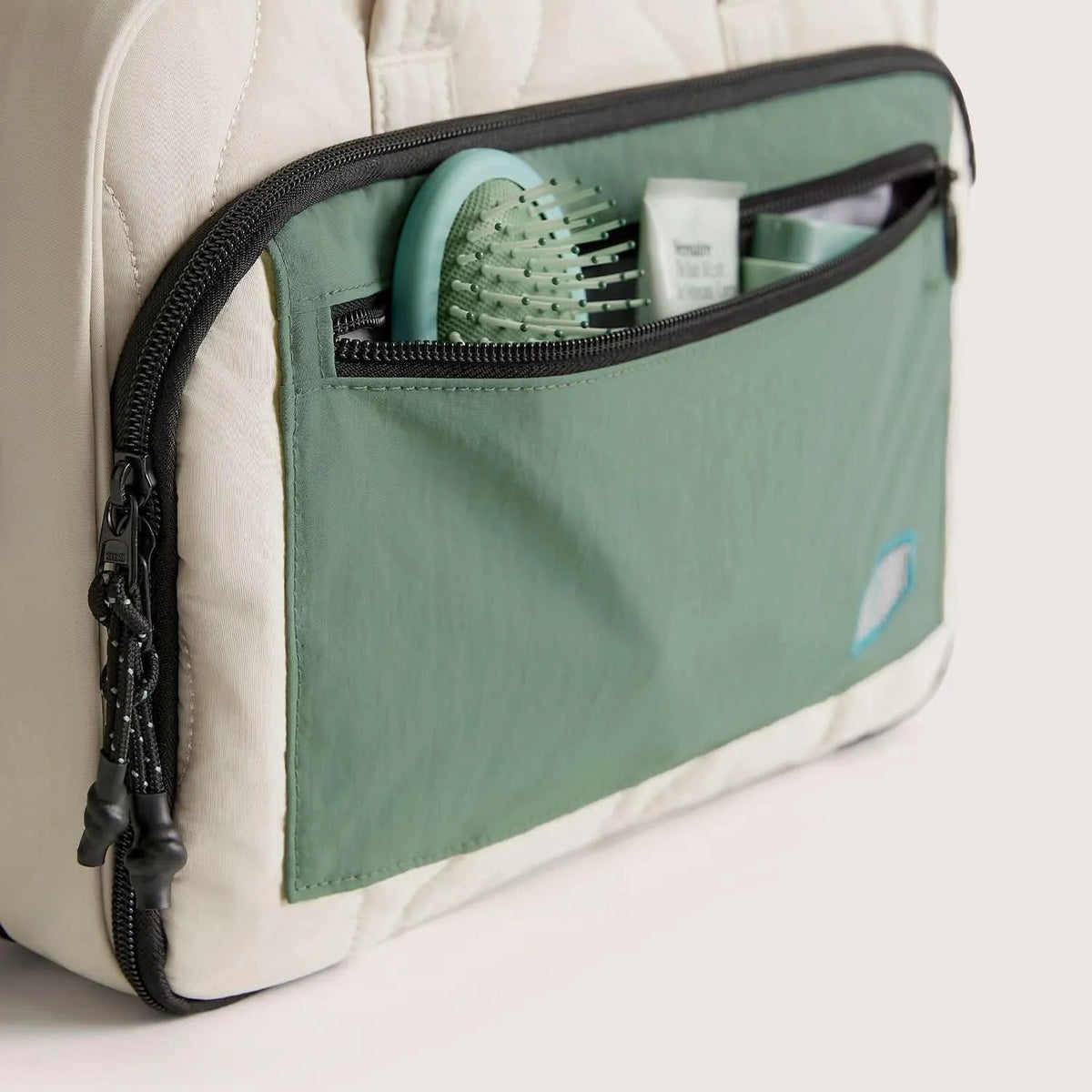 Paz Hanging Toiletry Bag - Image 11