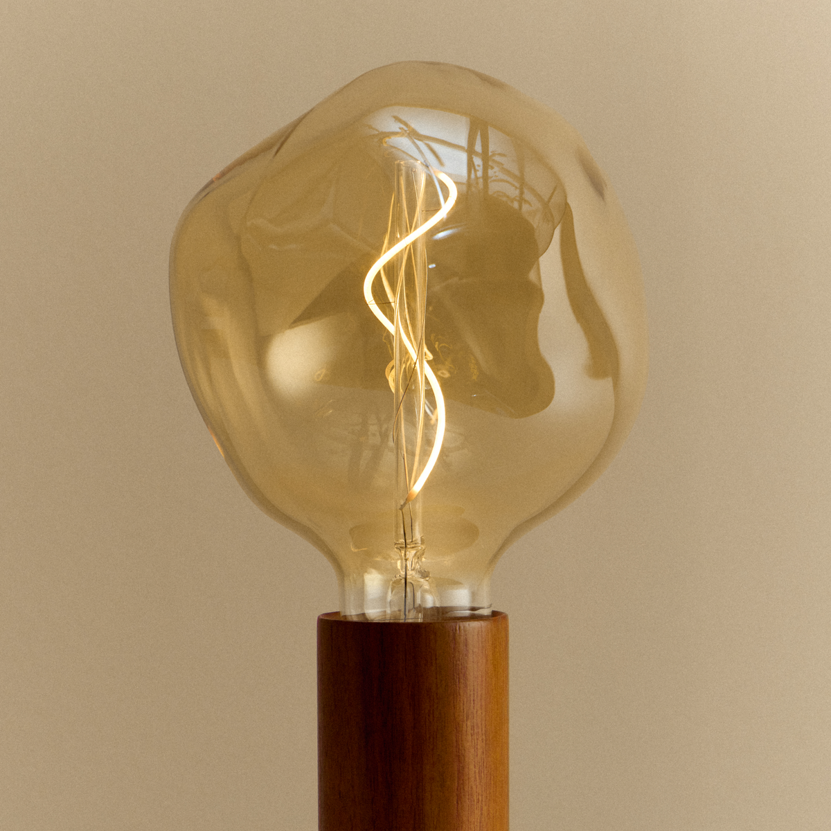 Knuckle Table Lamp in Walnut + Voronoi I - Image 6