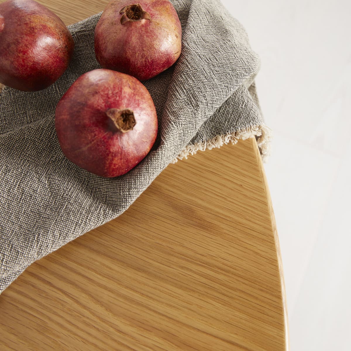Wright Oak Round Extendable Dining Table - Image 24