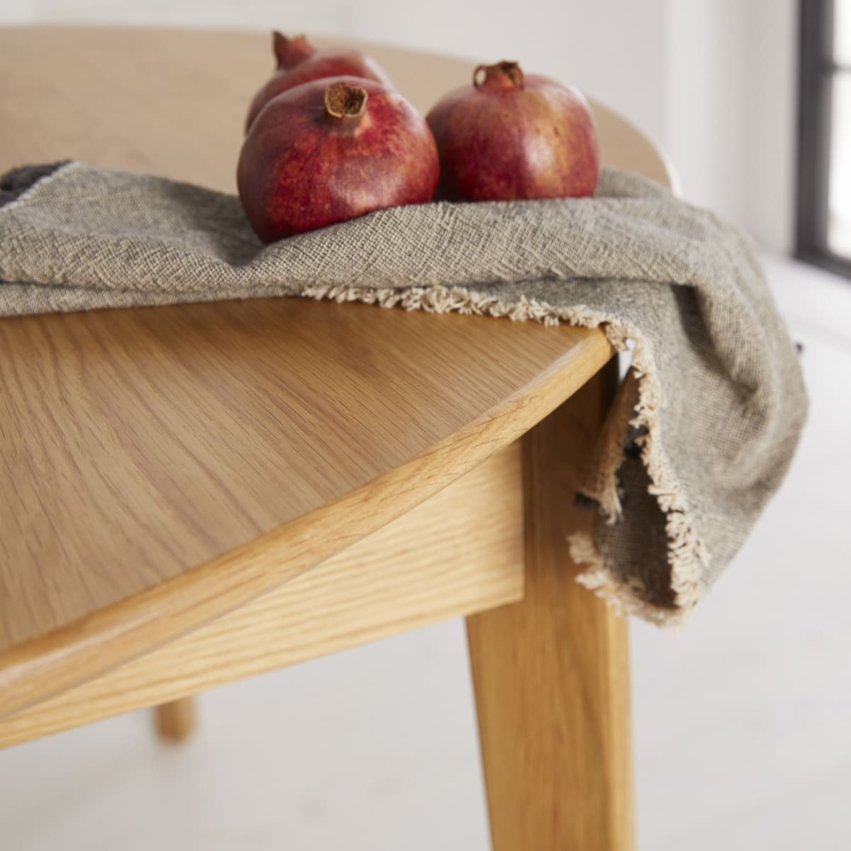 Wright Oak Round Extendable Dining Table - Image 2