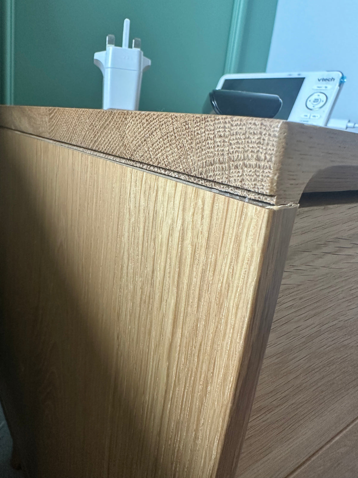 Wright Oak Bedside Table (Damaged) - Image 4
