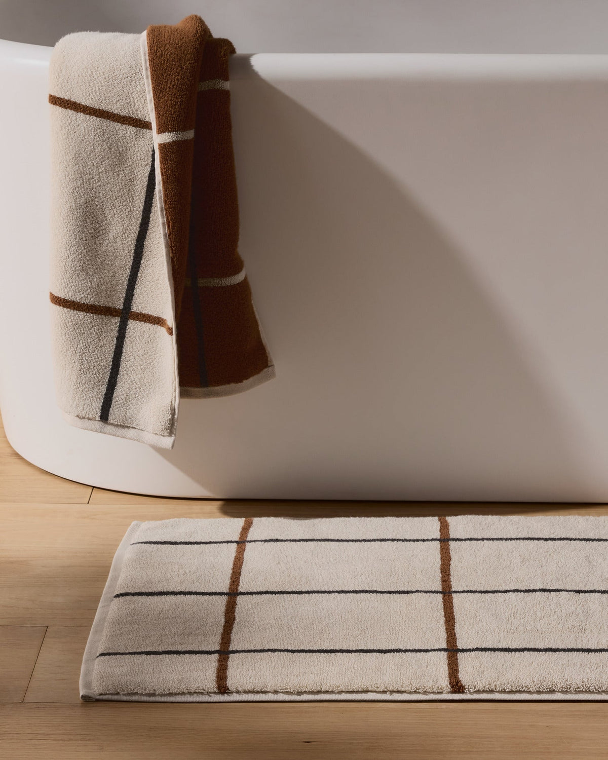 Organic Plush Tub Mat (Bone Windowpane) - Image 2
