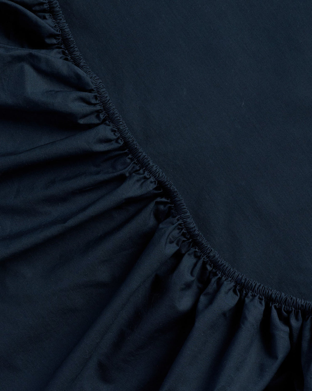 Percale Fitted Sheet (Ink) - Image 3
