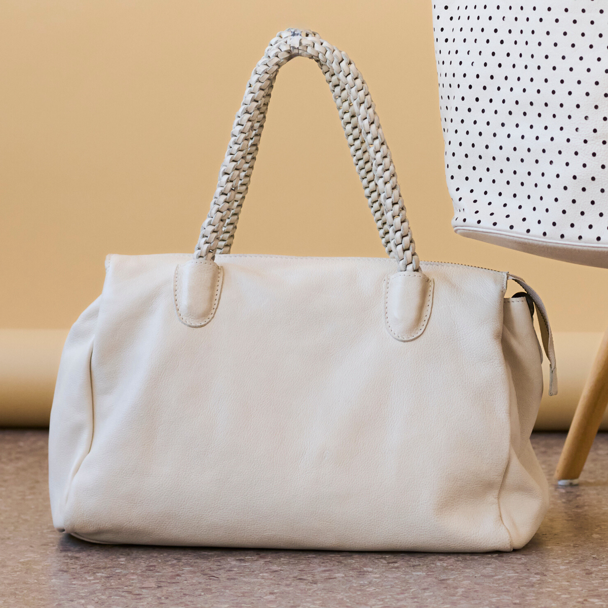 Roam Leather Shoulderbag - Image 7