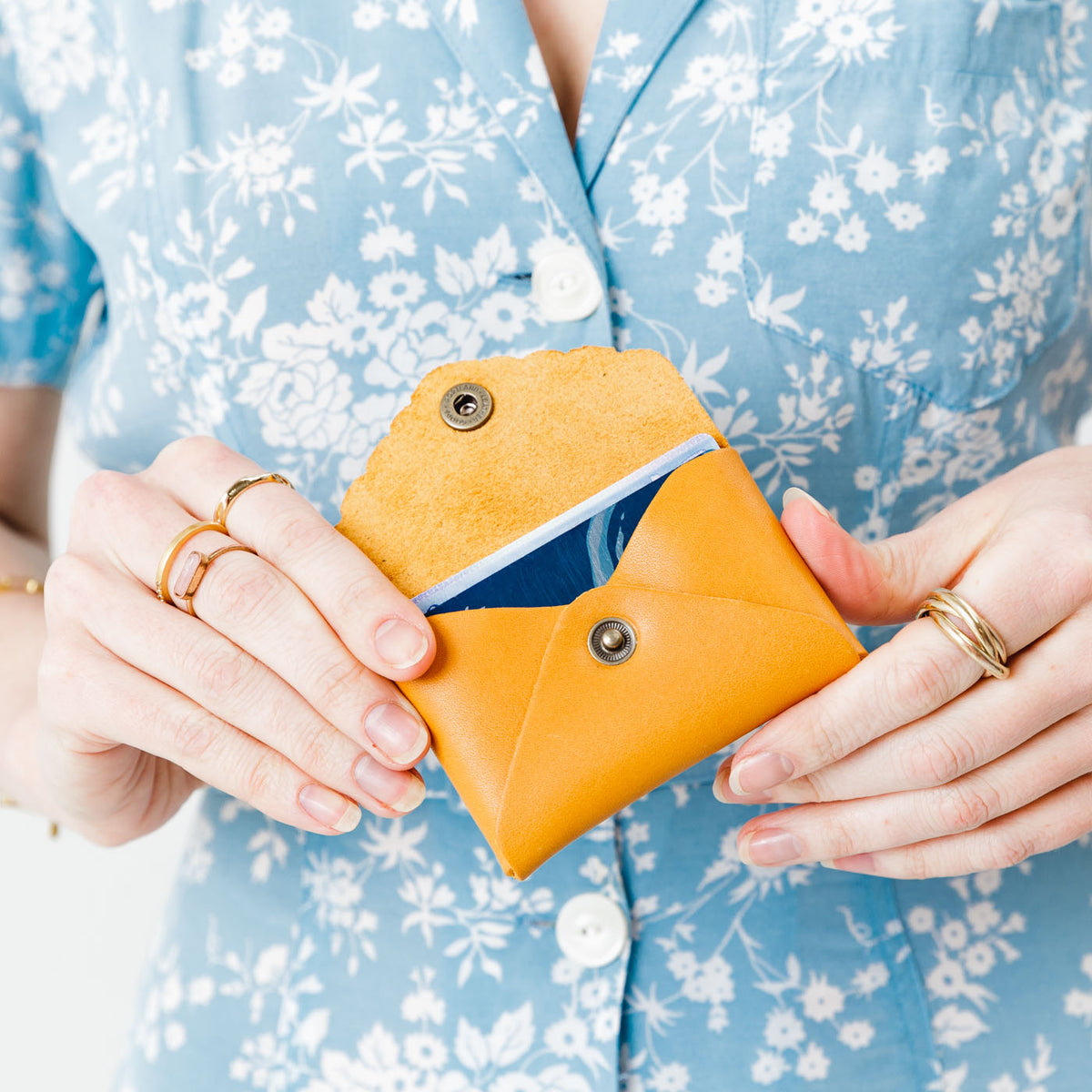Mini Daisy Wallet - Image 111